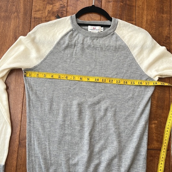 Vineyard Vines Raglan Sleeve
Sweater Wool and Cashmere Bland Heather Size XS - Picture 8 of 9